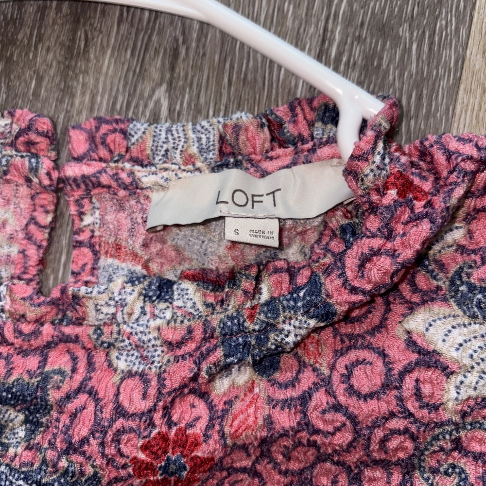 Loft Floral Textured Women's Short‎ Sleeve Shirts Size Small Lot Of 2 - Picture 3 of 16